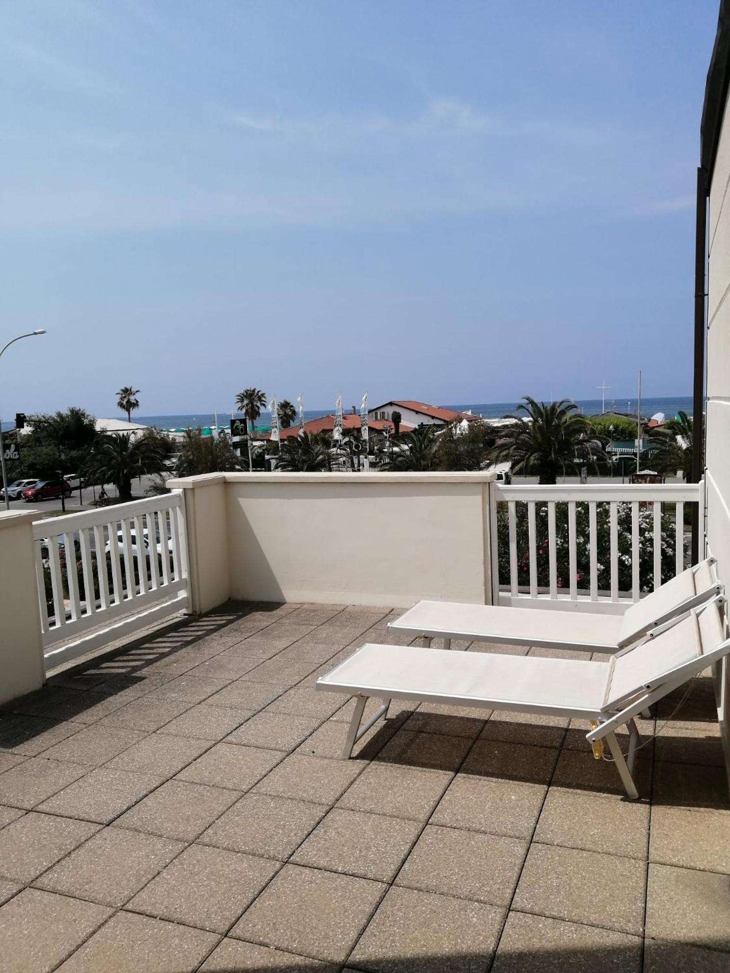 Hotel Oceano Marina di Pietrasanta Bagian luar foto