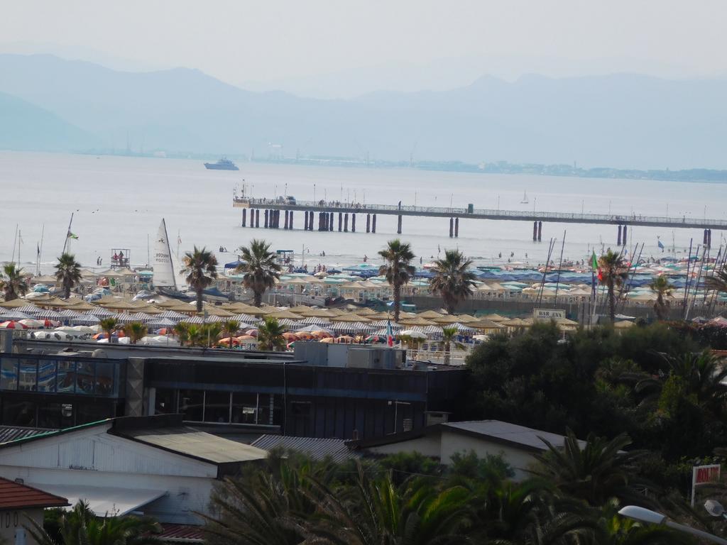 Hotel Oceano Marina di Pietrasanta Bagian luar foto