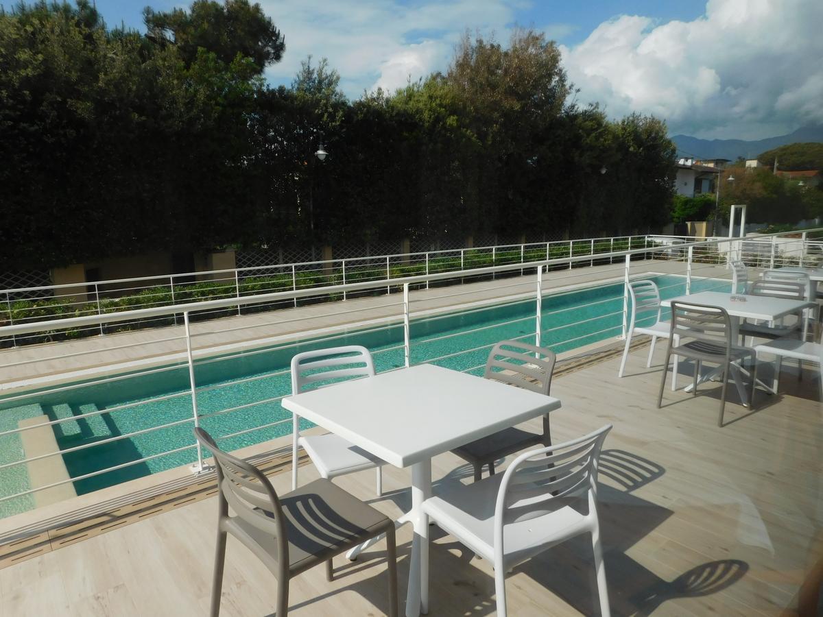 Hotel Oceano Marina di Pietrasanta Bagian luar foto